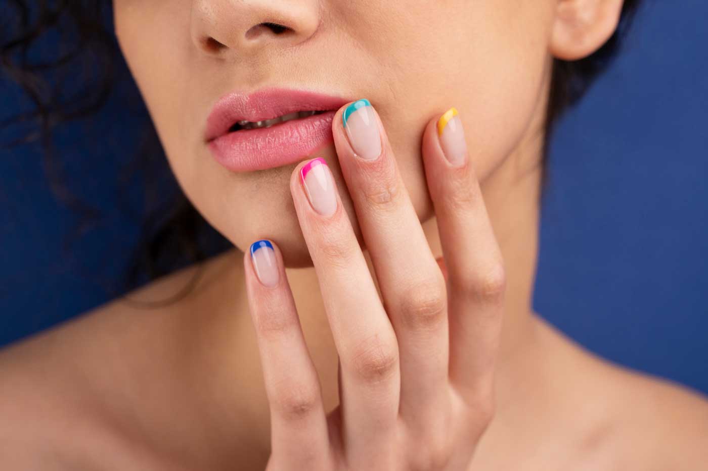 Manicura francesa de color